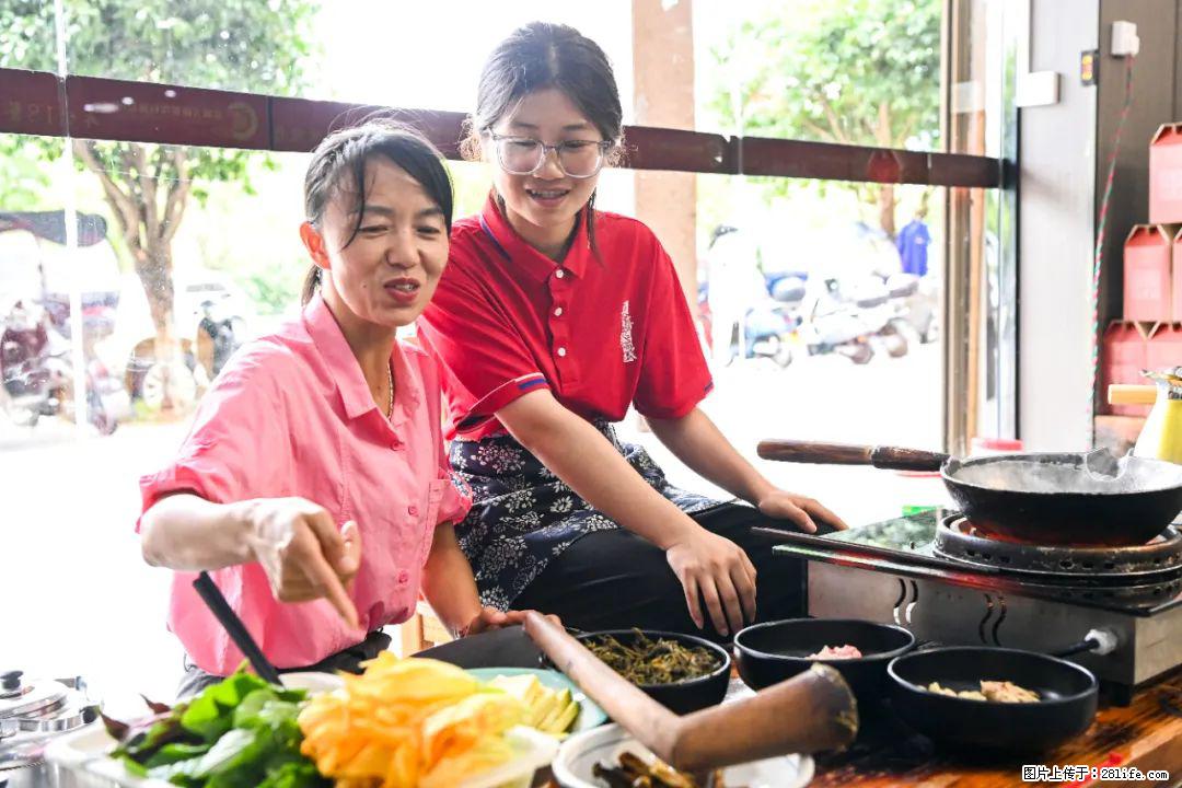 全网追的“扁担女孩”,找了一份暑假工,时薪12元 - 新余生活资讯 - 新余28生活网 xinyu.28life.com